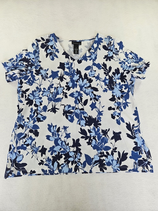 Alfred Dunner Tops - Alfred Dunner Blue and White Floral V-Neck Top Womens Size Med